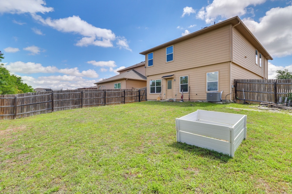 < 20 Mi to Dtwn Austin: Home in Quiet Neighborhood