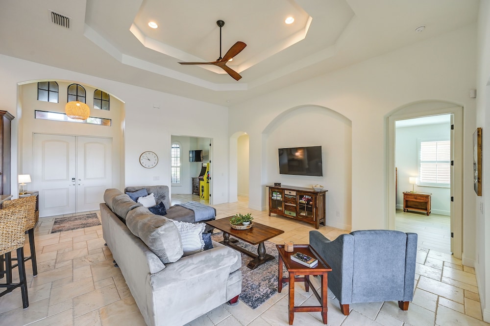 'paradise Palms' Cape Coral Home w/ Dock!