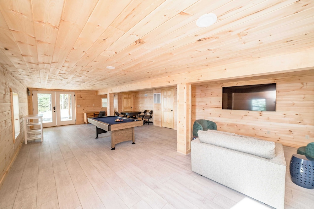 Panorama by Avantstay Unparalleled Views, Deck w/ Hottub, Game Room Pool Table
