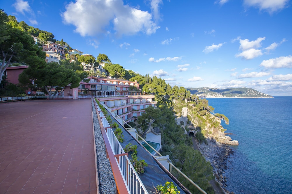 Cervo 319C With Shared Pool view 4