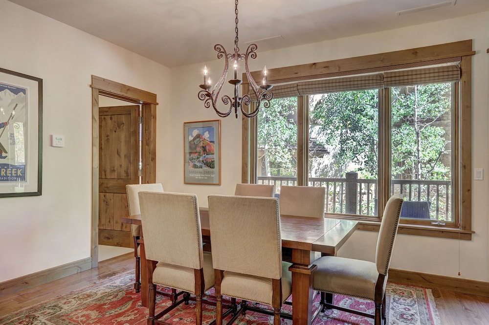Elegant Updated 3 Bedroom Condo At One Arrowhead Place Condo by RedAwning view 2