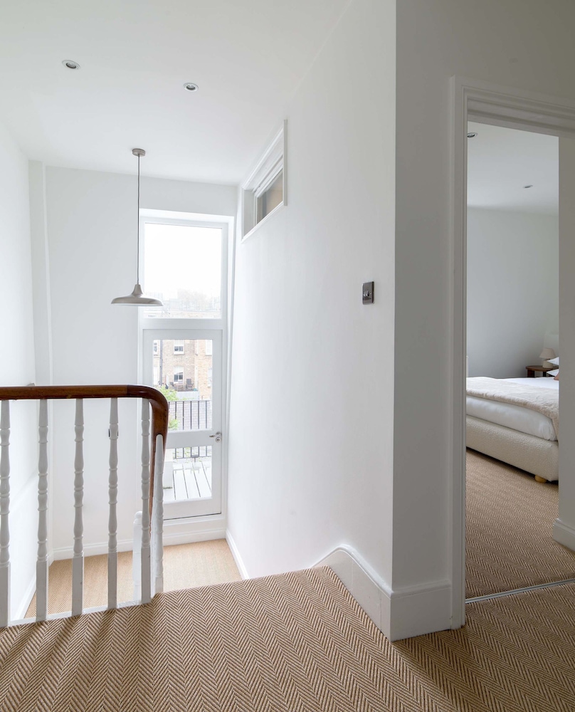 Bright Chelsea apt sun Terrace