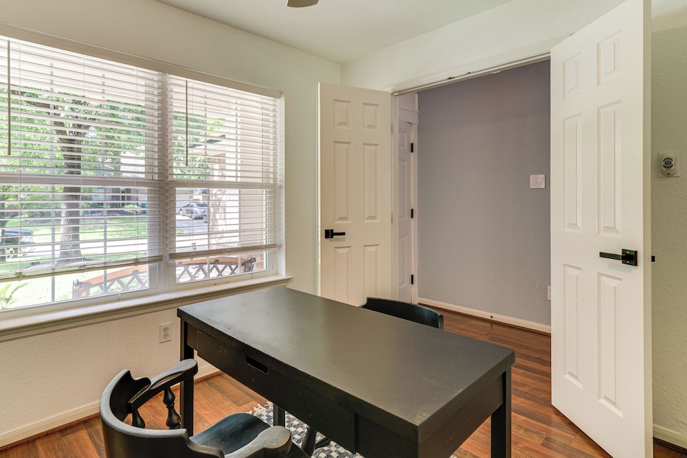6 Mi to Northshore Park: Family Home w/ Pool!