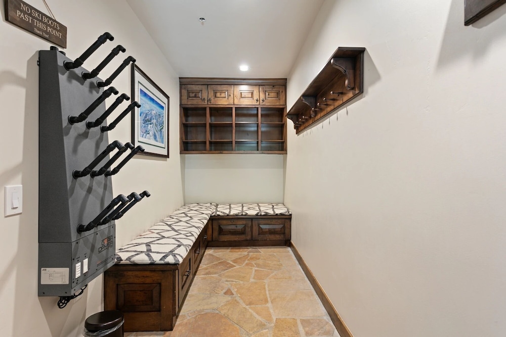 Stag Lodge at Deer Valley Resort - Four Bedroom Residence with Loft and Spa #29 4 Condo