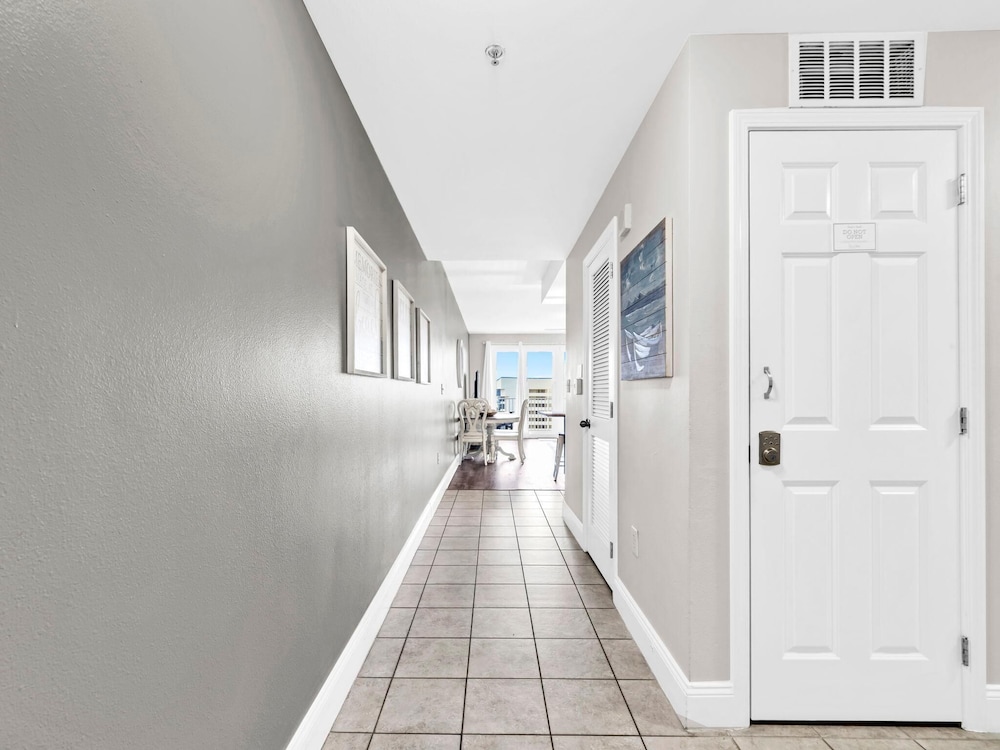Laketown Wharf 906