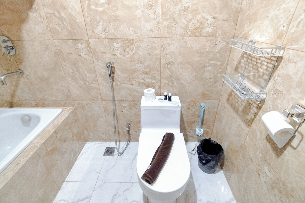 Spacious 2Br With Extra Room At Grand Sungkono Lagoon Apartment