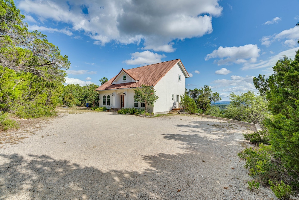 Jonestown Retreat w/ Deck: 6 Mi to Lake Travis! - Property Image 16