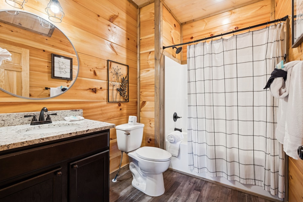 Smoky Blue Haven 3 Bedroom Cabin