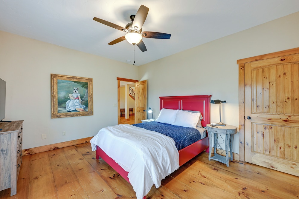 Sapphire Valley Resort Cabin w/ Fireplaces + Grill