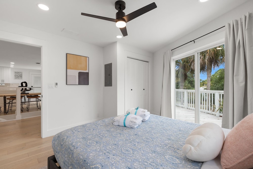 Seas & Greetings! 5BR 4BA House! Elegant Coastal Living Near the Shore