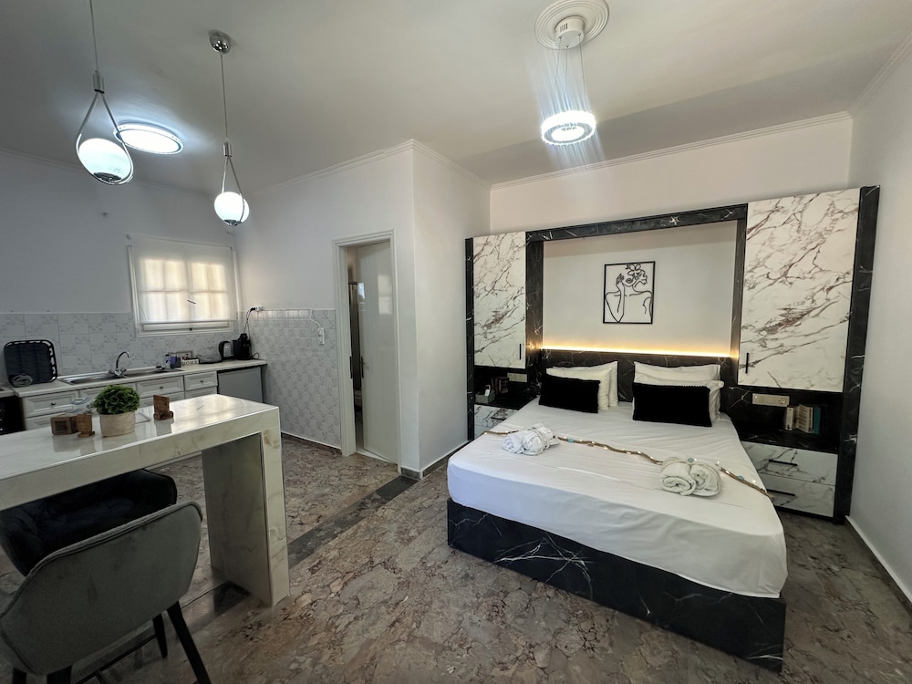 Nikos Apartments