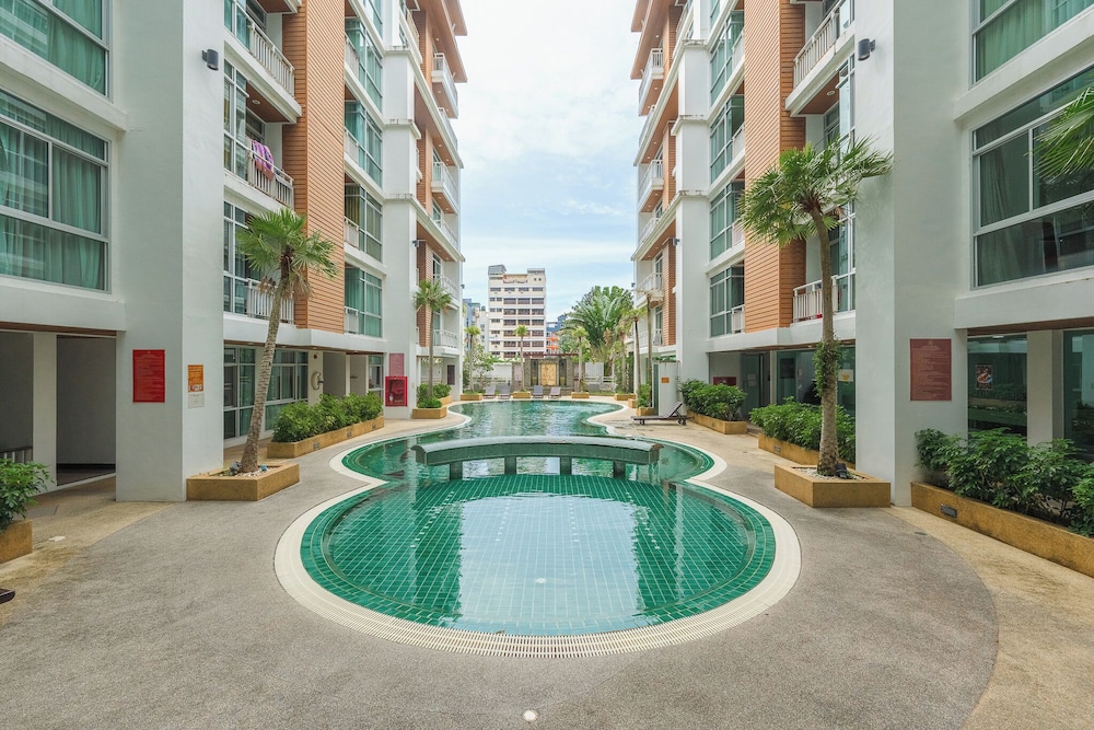 950m to Patong Beach Pool&Gym C211