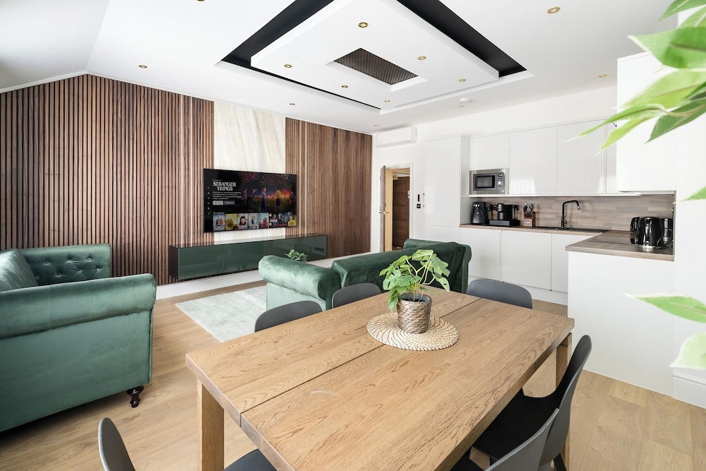 Luxury Large Apartment in Central London
