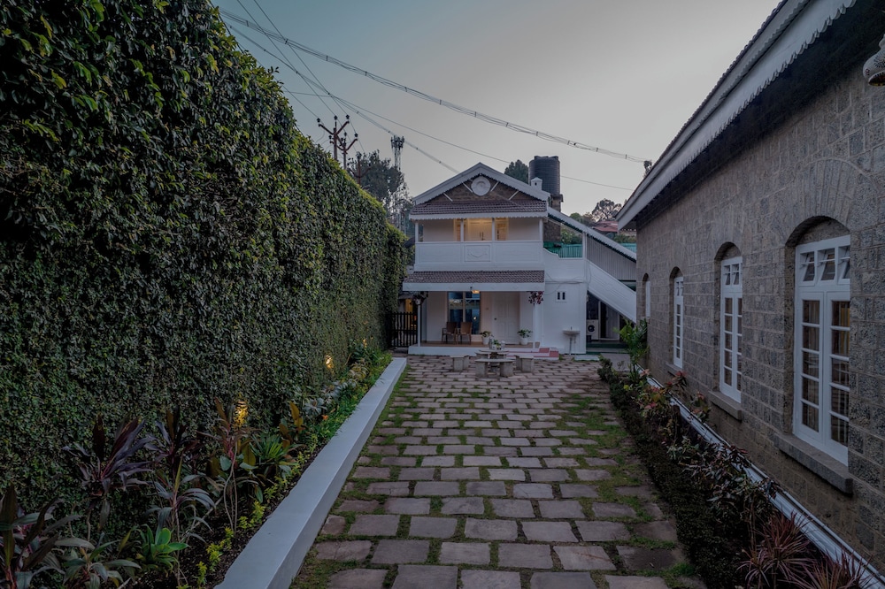 Savithri  Bungalow By XploreIndo