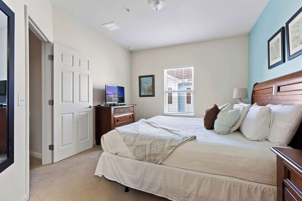 Welcoming 4 BR Sleeps 10 Guests