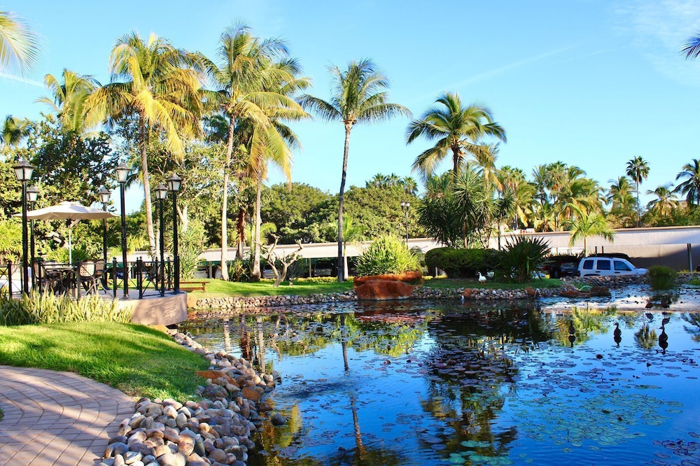 Costa Bonita Apartments