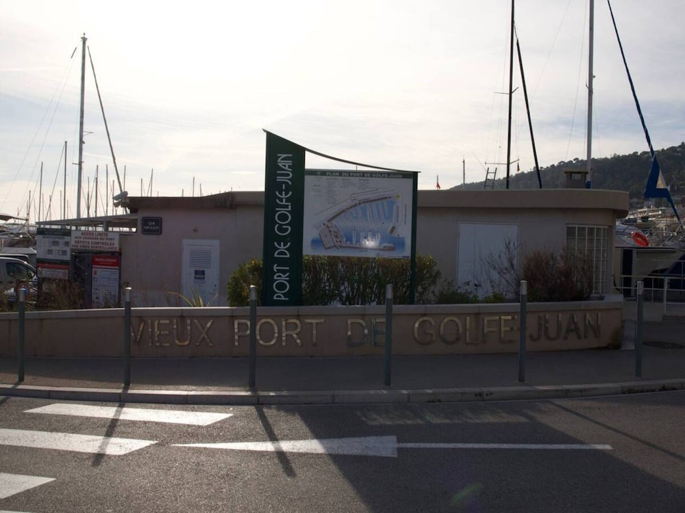 Apartment in Golfe Juan With Sea View