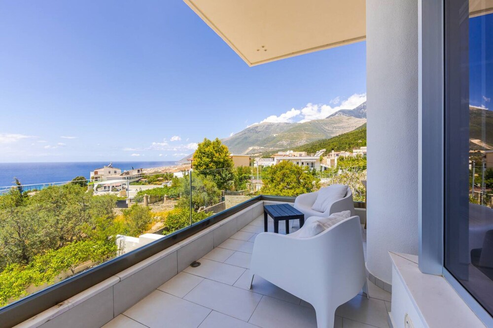 Villa Belle Azure in Gjilek