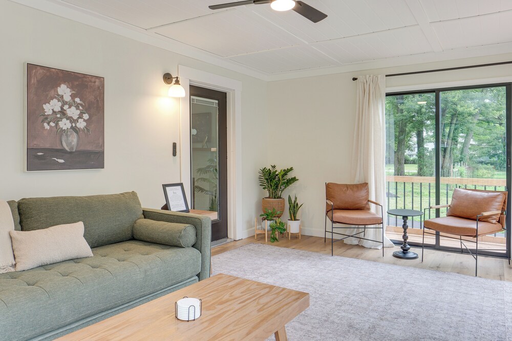 < 1 Mi to Lake Erie: Home w/ Hot Tub & Game Room!