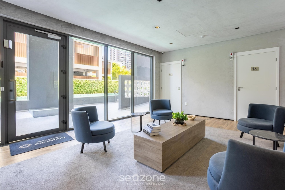 Complete Studio 120 m From the Subway Hmr0602