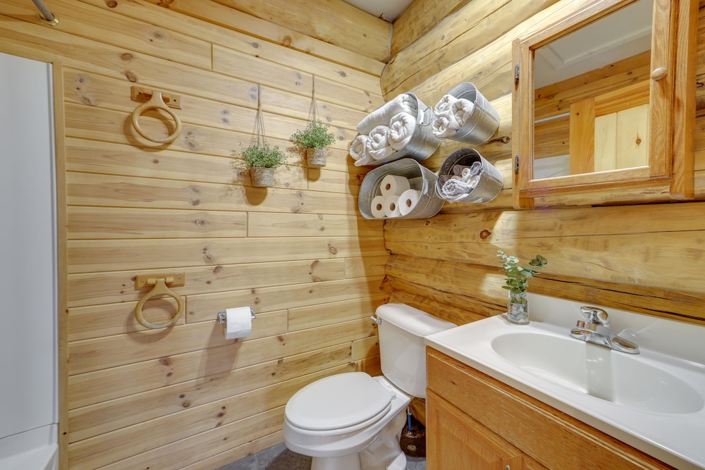 Rustic Tustin Cabin on 7 Acres w/ Fire Pit  Porch - Property Image 5