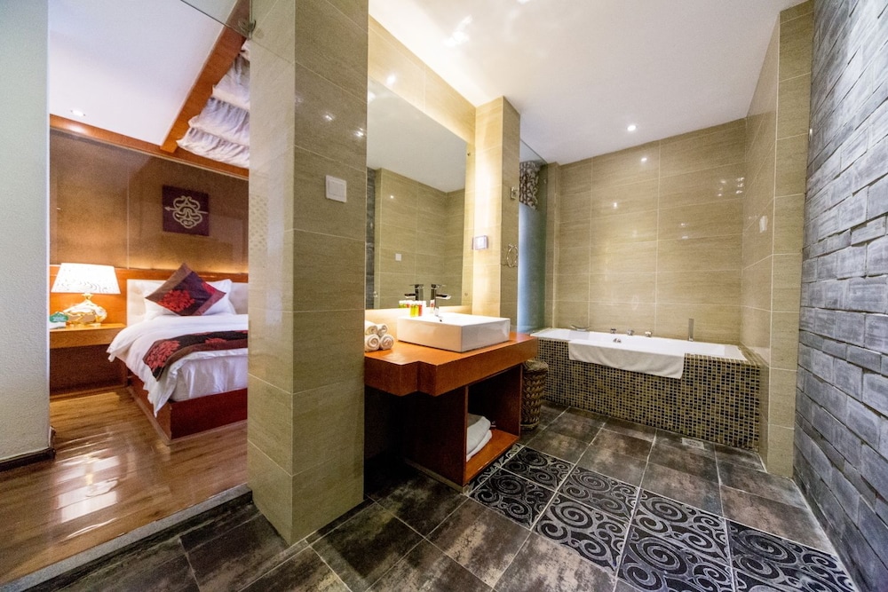 Lijiang Bairui Vacation Hotel