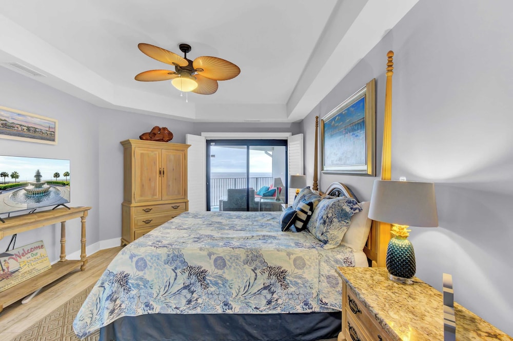 518 Seascape Waterfront Views + Community Pool