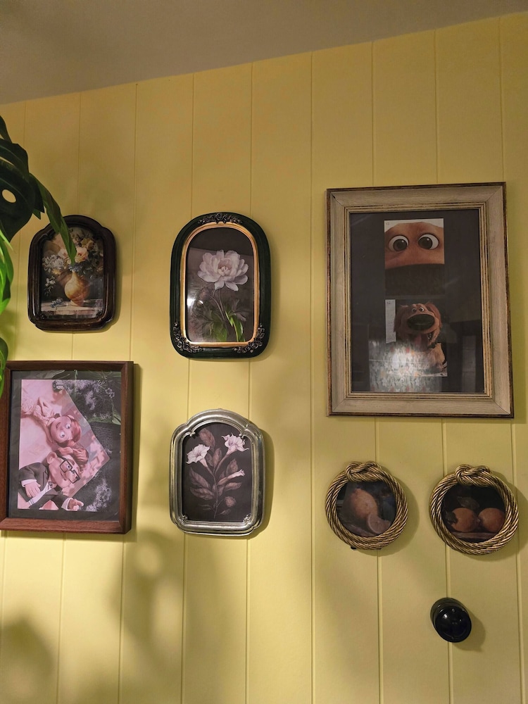 Homey Home UP Themed Near MRT Samyot