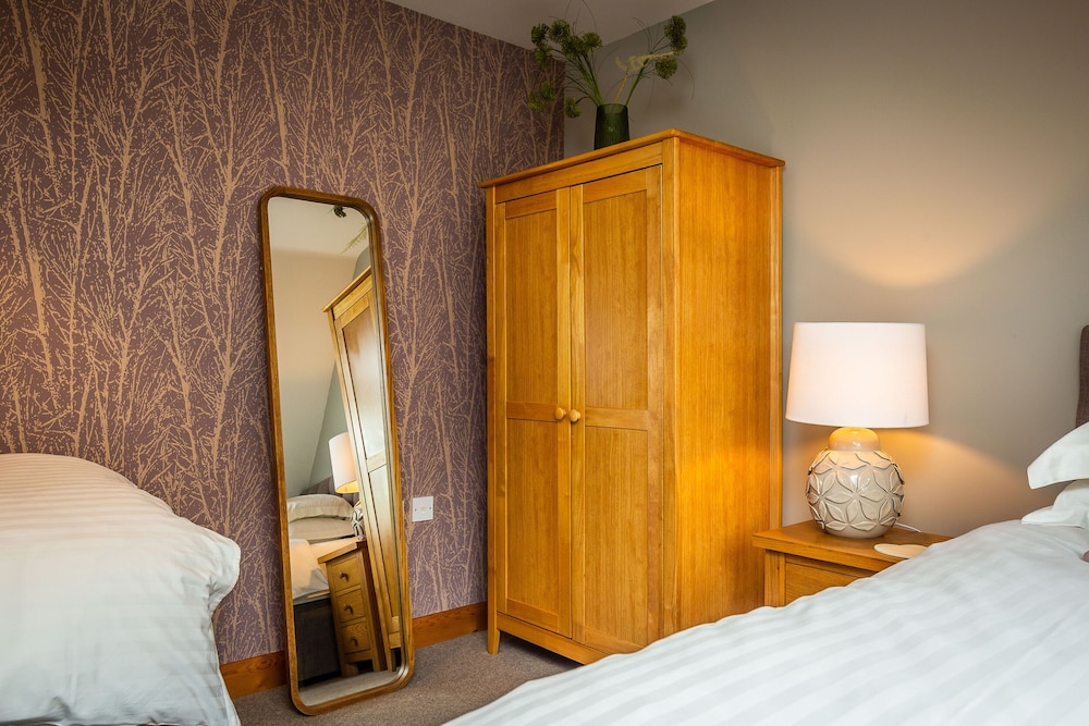 Broadleaf Lodge