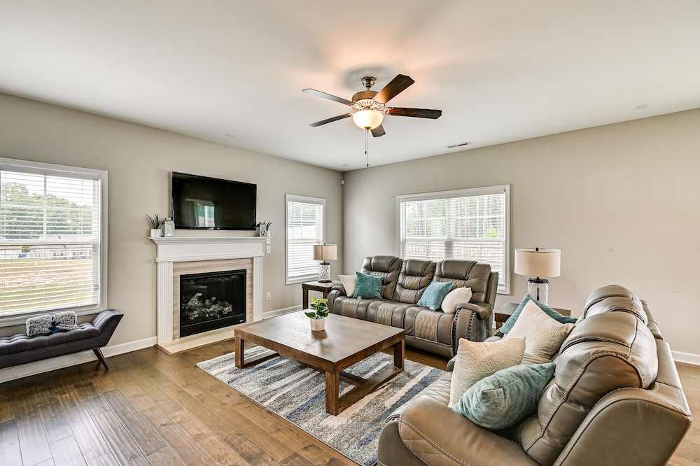 Pet-friendly Fayetteville Home w/ Hot Tub! view 5