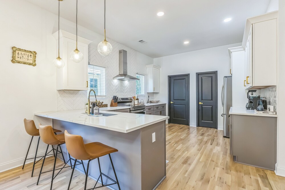 Stylish Bungalow Near Beltline & Breweries 4 Bedroom Bungalow