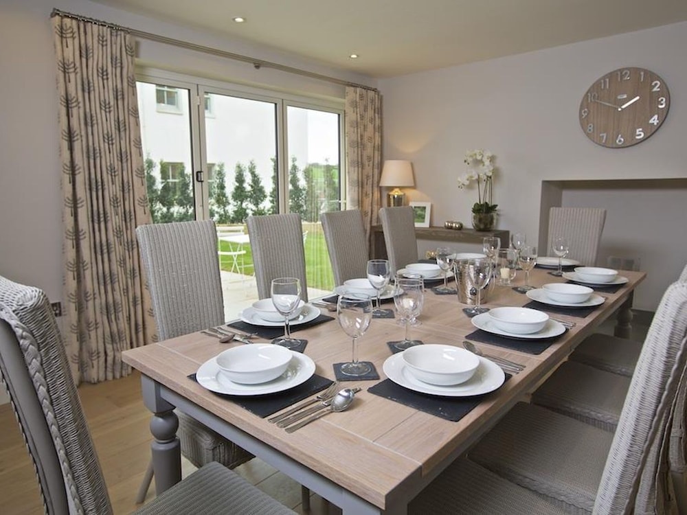3 The Drive, Hillfield Village