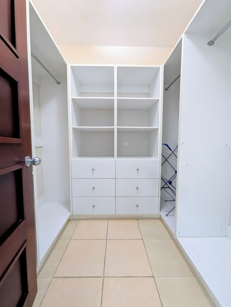 YC 701-C l Apartamento 2BR en av balboa