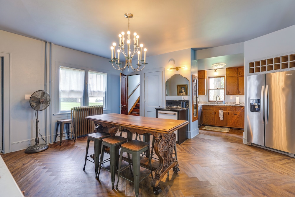 Group Getaway: Luxe Farmhouse in Mt Horeb!