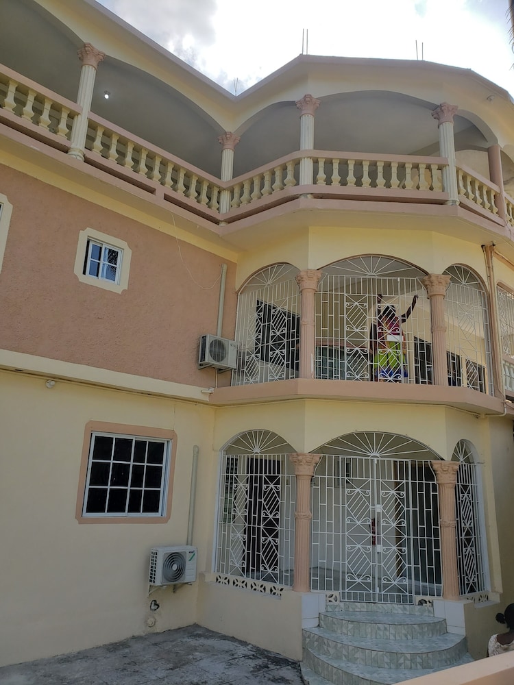 Chateau's Tranquil Apartments