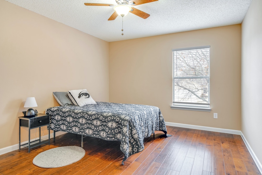 6 Mi to Lake Travis: Spacious Cedar Park Home!