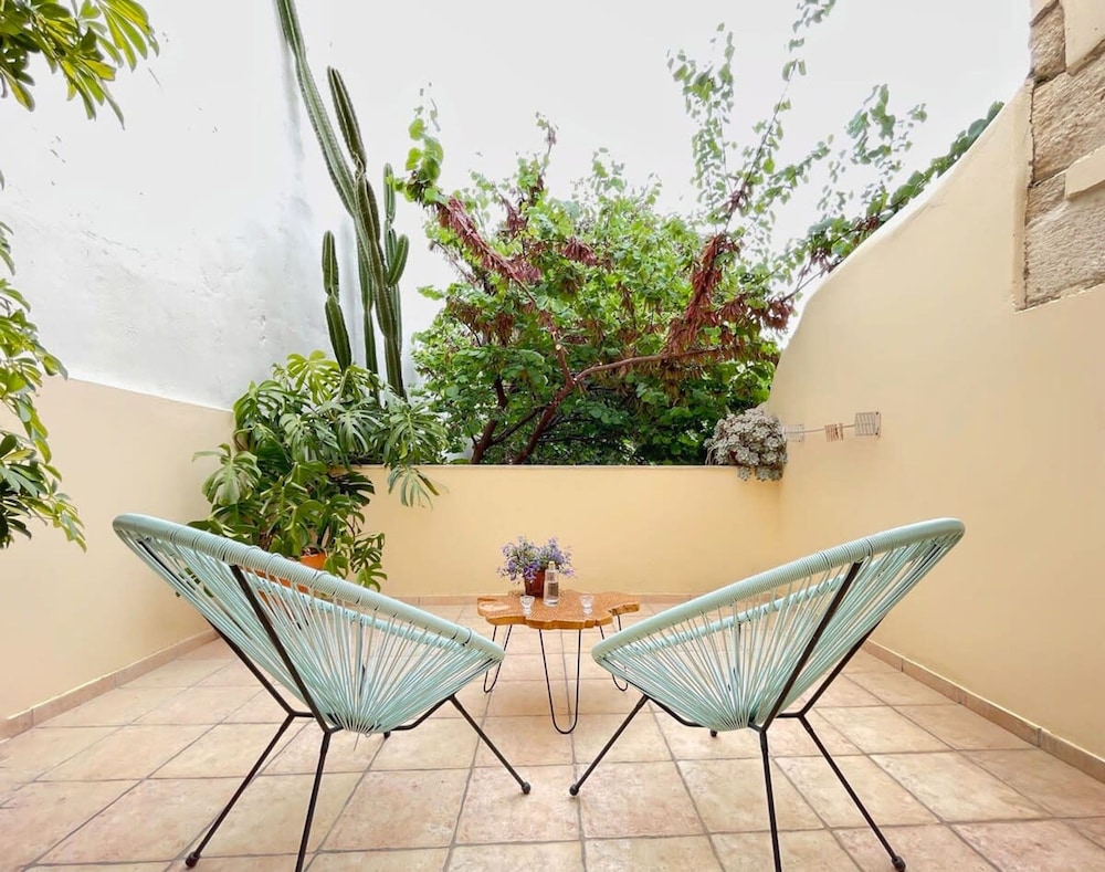 Sohora s Spring Sanctuary - Paradise Courtyard Gem