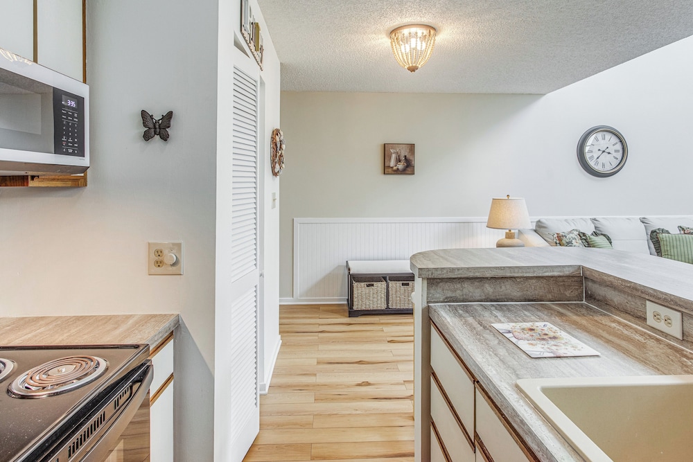 3 Mi to Beach Access: Little River Retreat!