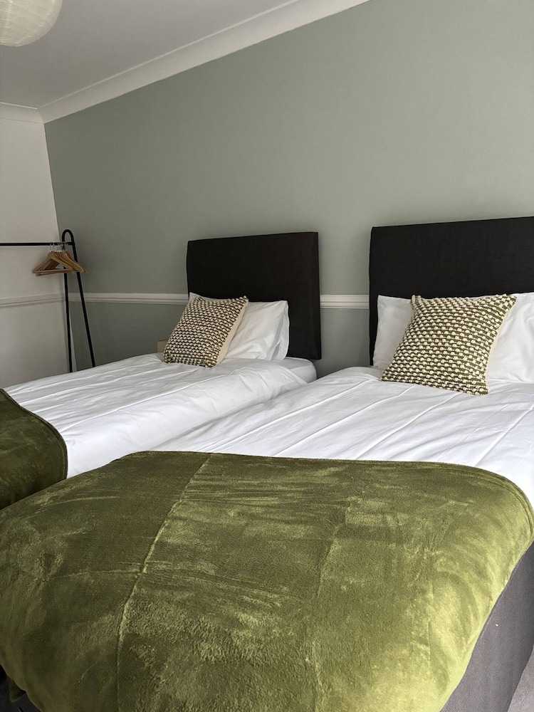 in Bournemouth With 2 Bedrooms and 1 Bathrooms
