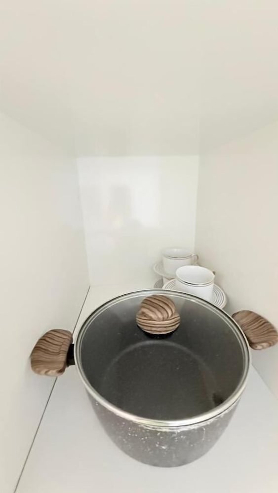 Heart of AKL Modern Studio PoolGymSauna photo 3