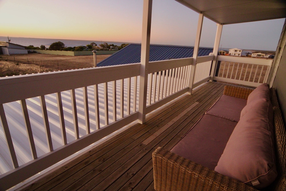 Saltwater Breeze - Ocean Views 5BR Beach House