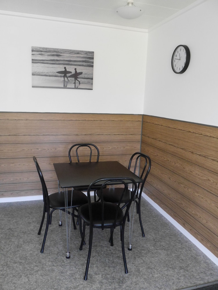 Raglan Palm Beach Motel