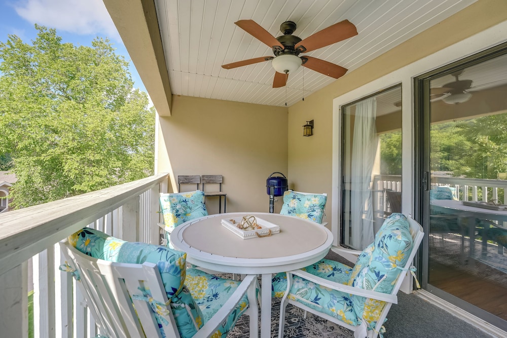 Indoor Pool Access: Golf Getaway Near 76 Strip! view 5