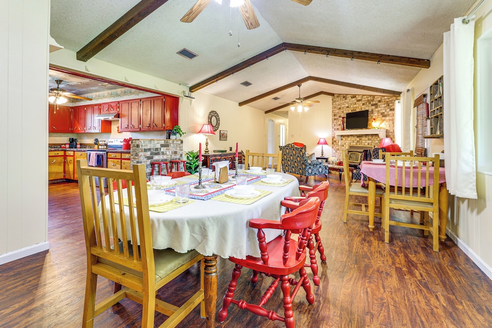 5 Mi to New Braunfels: Family-friendly Retreat