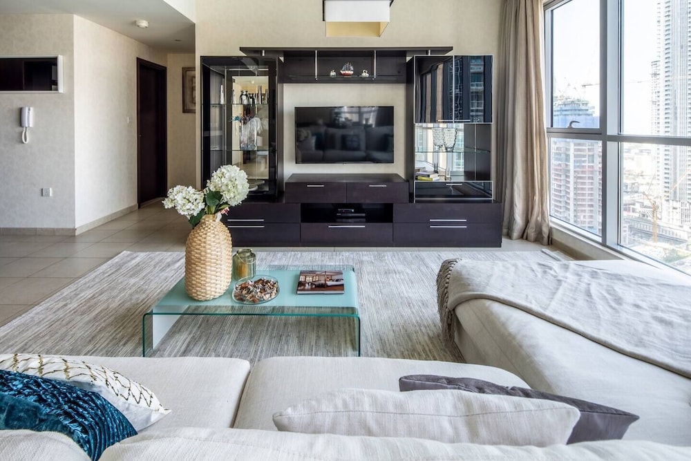 Lavish 2BR With Picturesque Burj Khalifa Views!