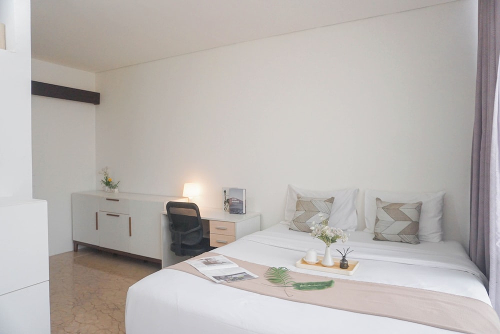 Elegant And Best Deal 1Br At L'Avenue Pancoran Apartment