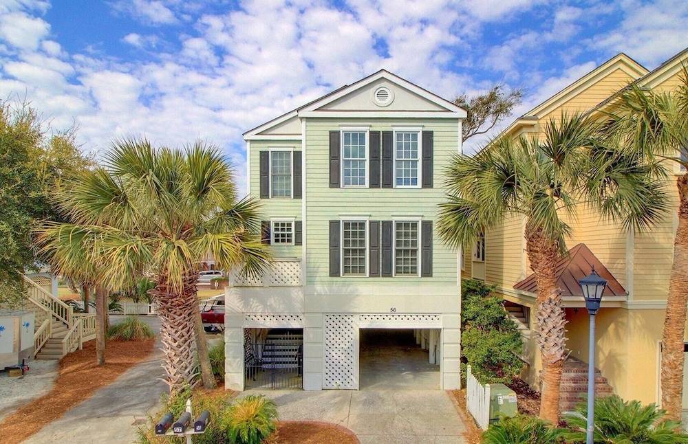56 Grand Pavilion by Avantstay Oceanfront Deck + Views, Community Pool view 5