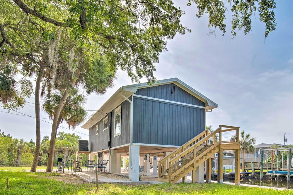 Remodeled Retreat on Homosassa River Canal! view 4