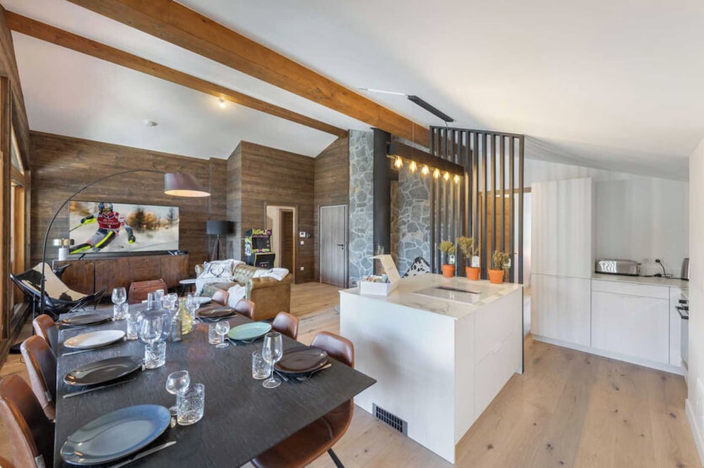 4 Bedroom Duplex With Large Balcony and Parking