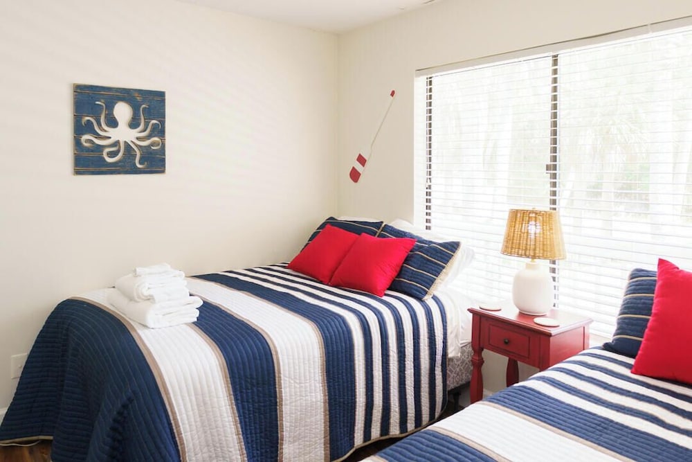 Charming 3-bed, 2-bath Home With Wonderful Views of the Golf Course
